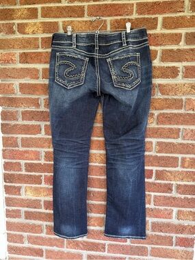 silver jeans.  suki mid straight.  size 31x30.